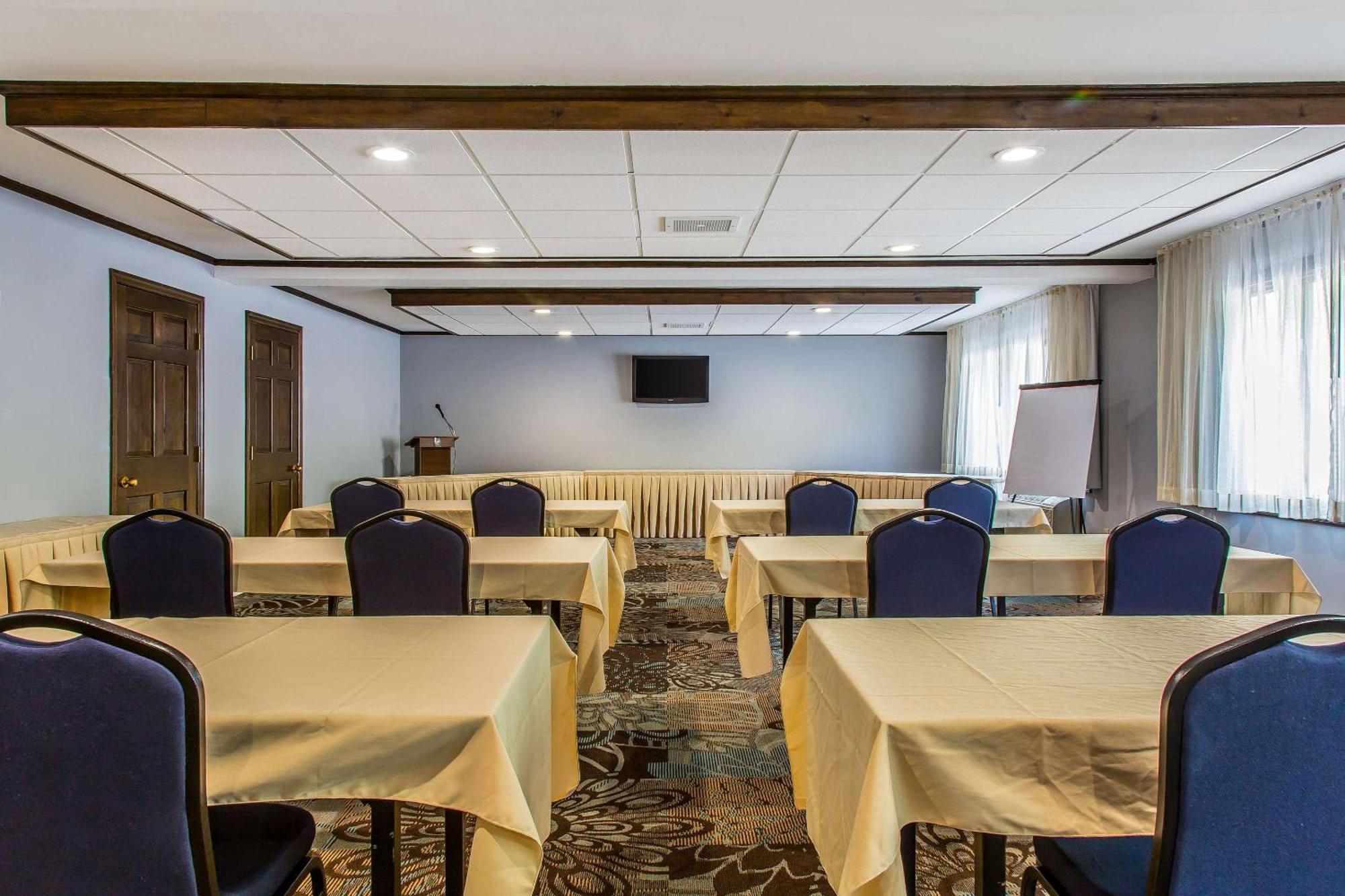 The Black Swan Lee - Lenox, Ascend Hotel Collection Ngoại thất bức ảnh