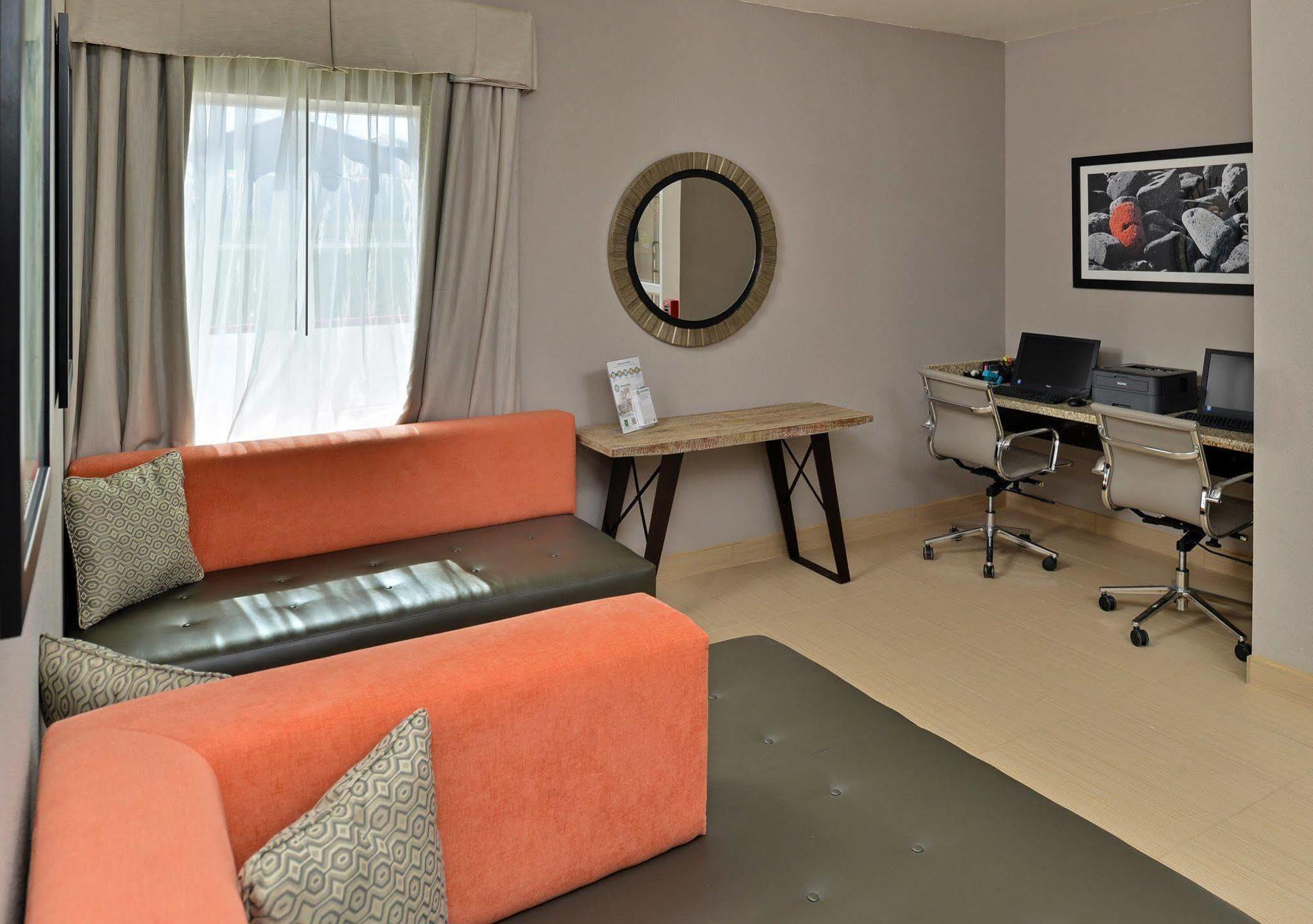 The Black Swan Lee - Lenox, Ascend Hotel Collection Ngoại thất bức ảnh